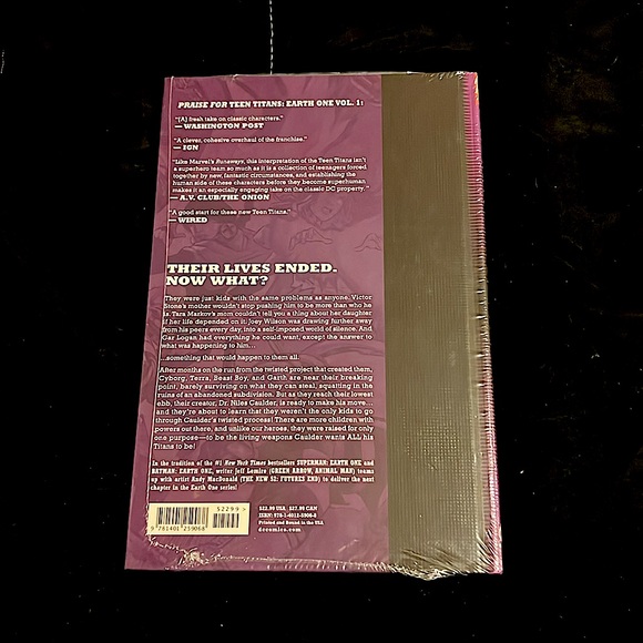 Teen Titans Earth One Vol. 2 - HARDCOVER - Picture 3 of 3